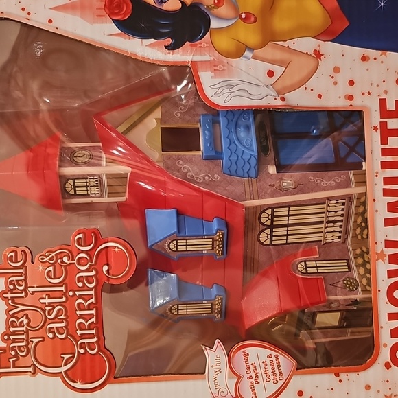 Snow White Fairytale Castle & Carriage Playset NWT - Picture 2 of 5